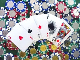 découvrez le poker en ligne entre amis, une expérience de jeu immersive et conviviale. profitez des tables de poker virtuelles, relevez des défis ensemble et partagez des moments de compétition et de fun, le tout depuis le confort de votre maison.